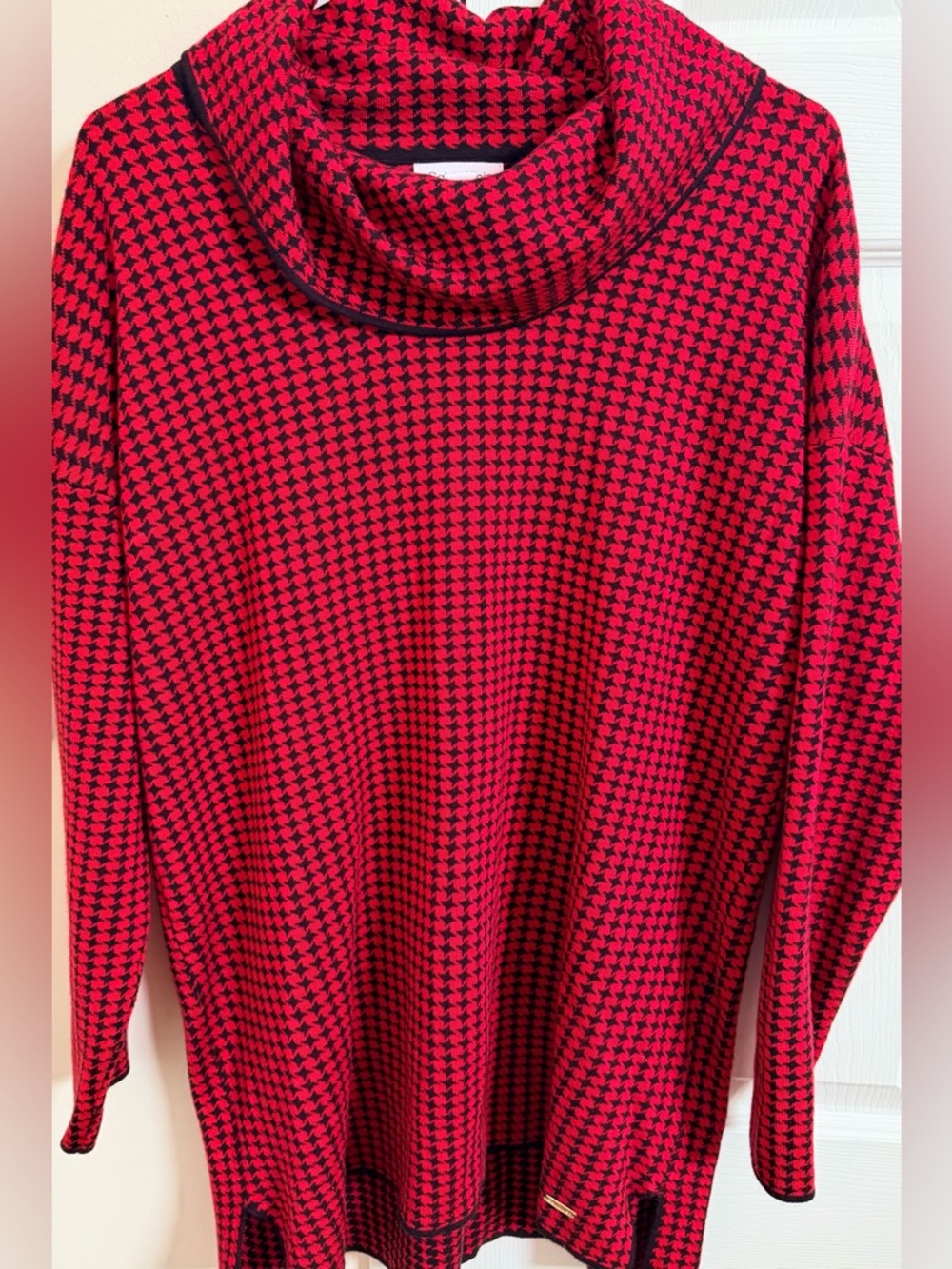 CalvinKlein Red w/ Black Geometric Print Cowl Neck Woman’s L Long Sleeve Sweater